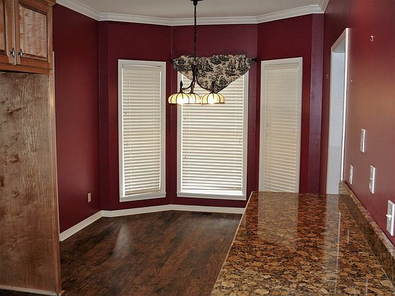 2nd image of 121 Kingswood Dr