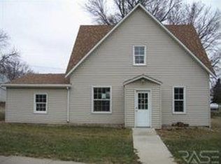 133 E Main St, Irene, SD 57037