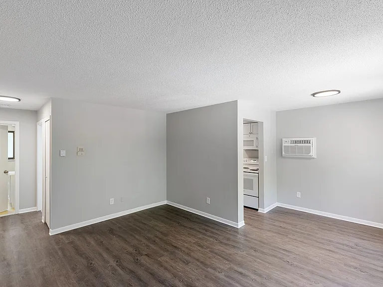 5230 Pointe Dr — Photo 3