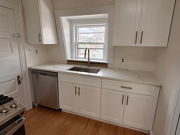 2nd image of 54 Bonair St #3
