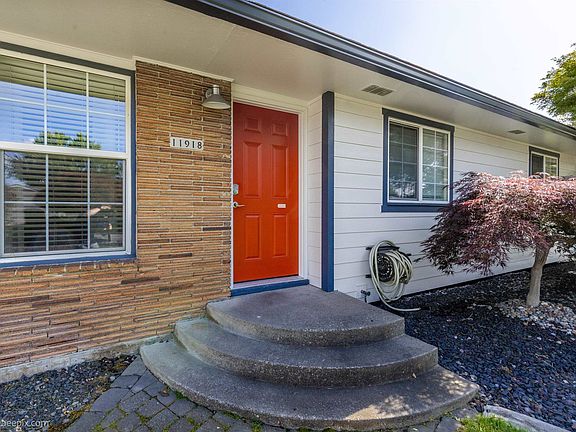 4th image of 11918 E Grace Ave