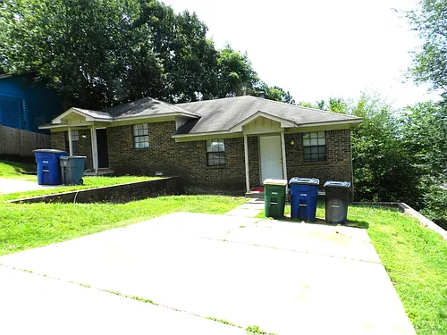200 Westfield Dr N Photo 1