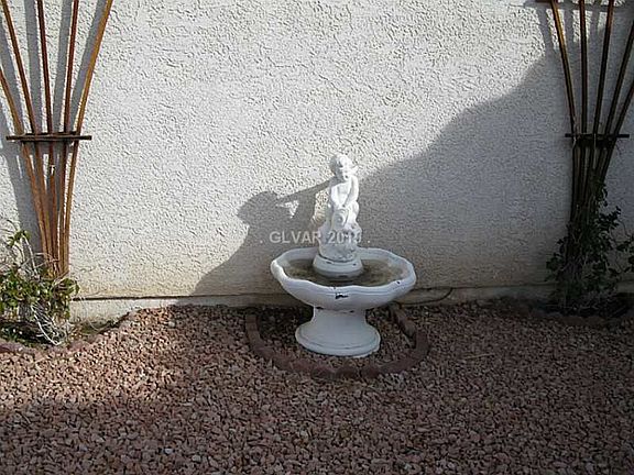 4th image of 382 Dooley Dr