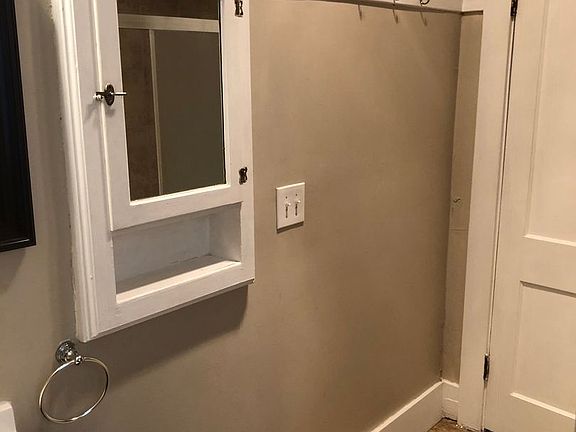 4th image of 38 N Oakdale Ave #1-31