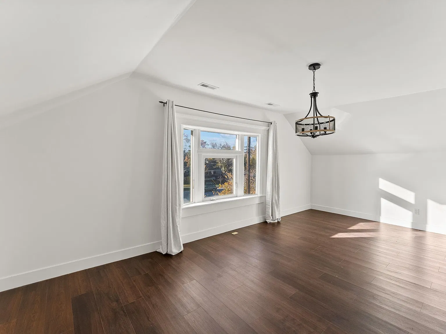 2 bed, 1500 sqft, $1,995 — Photo 4
