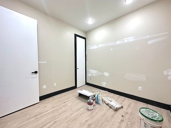 3rd image of 948 W Side Ave #2