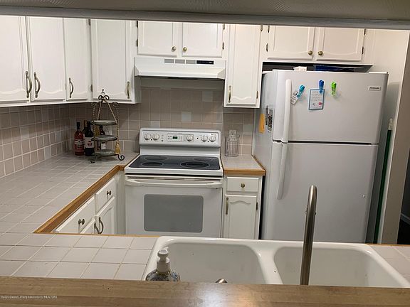 4th image of 2444 Burcham Dr