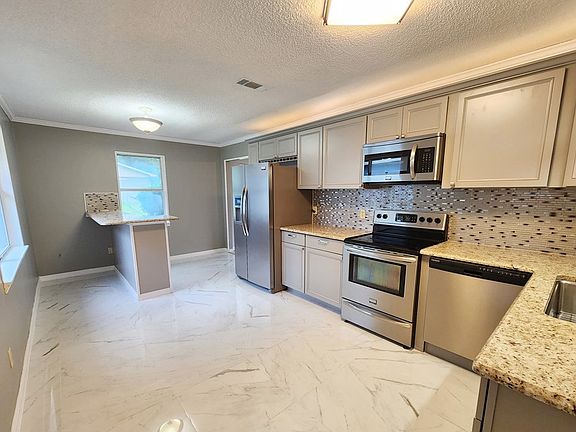 5th image of 3722 Plumcrest Ave