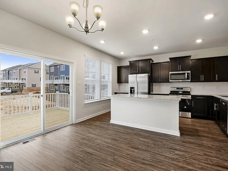 5131 Constitution St — Photo 11