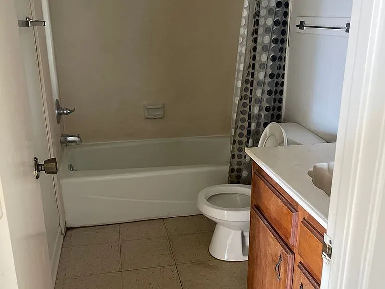 115 W Lagrange St — Photo 16