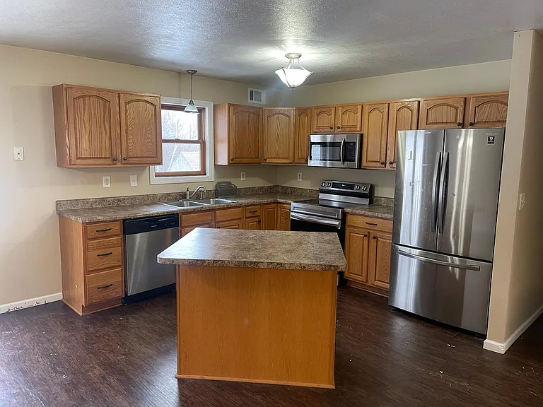 510 Madison Dr — Photo 2