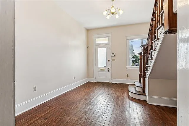 133 N Clark St — Photo 2