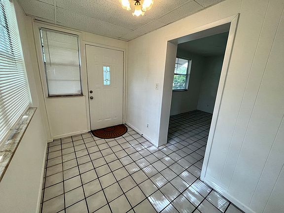 2nd image of 860 44th Ave N