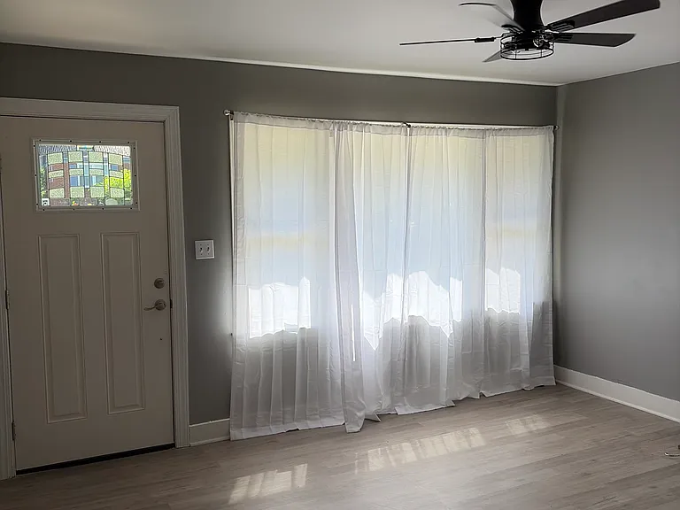 1410 Waddell St — Photo 2