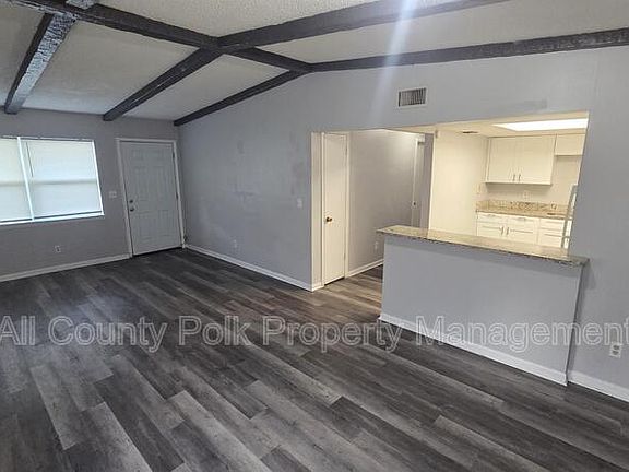4th image of 3039 Saint Paul Dr
