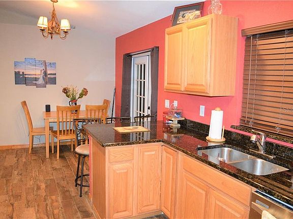 5th image of 321 S Lawton Ave