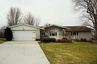 2370 Twickenham Dr photo 1