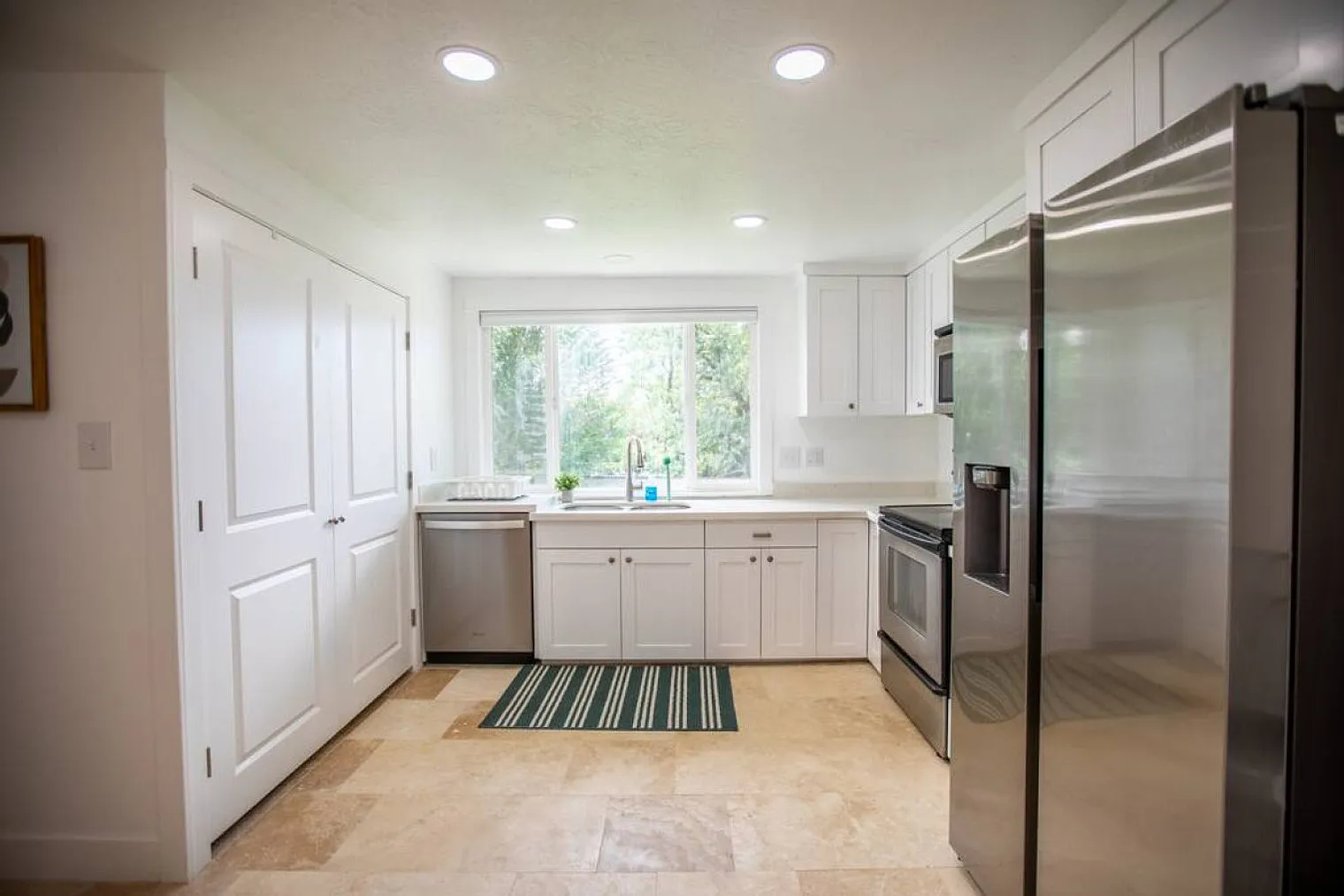 3 bed, 1.0 bath, 1097 sqft, $3,481 — Photo 3