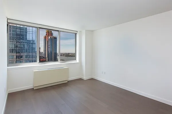 Rented by Greystar | media 32