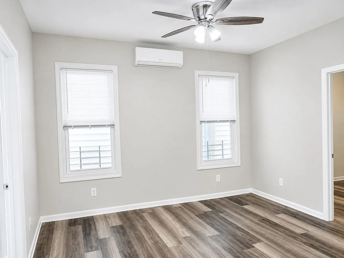 Brand New Luxury 3BR Top Floor Apartment | Washer/Dryer | Easy NYC Commute | Pet Friendly — Photo 2