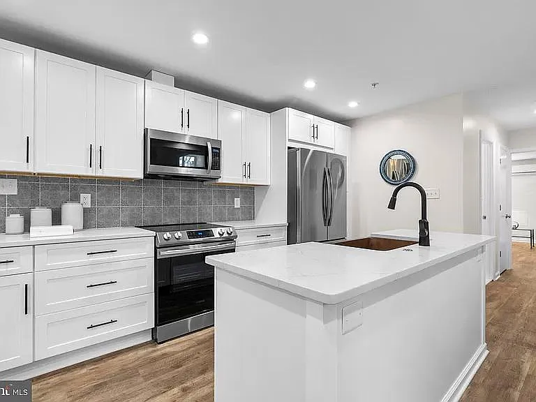 1 bed, 650 sqft, $2,300 — Photo 2