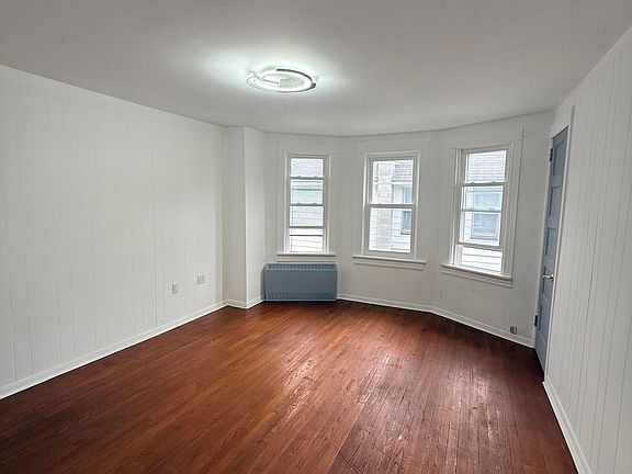 5th image of 88 W Hartford St