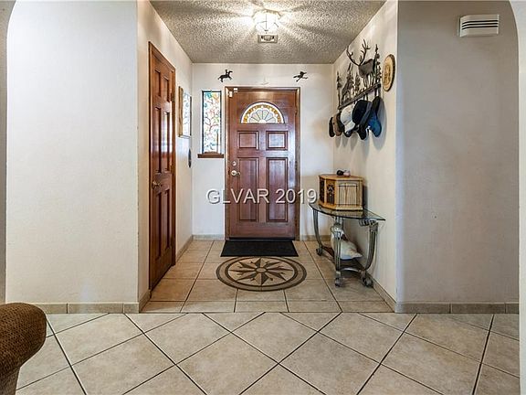 4th image of 4789 E Chicago Ave