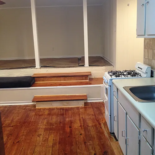1049 Vance Ave NE Photo 1