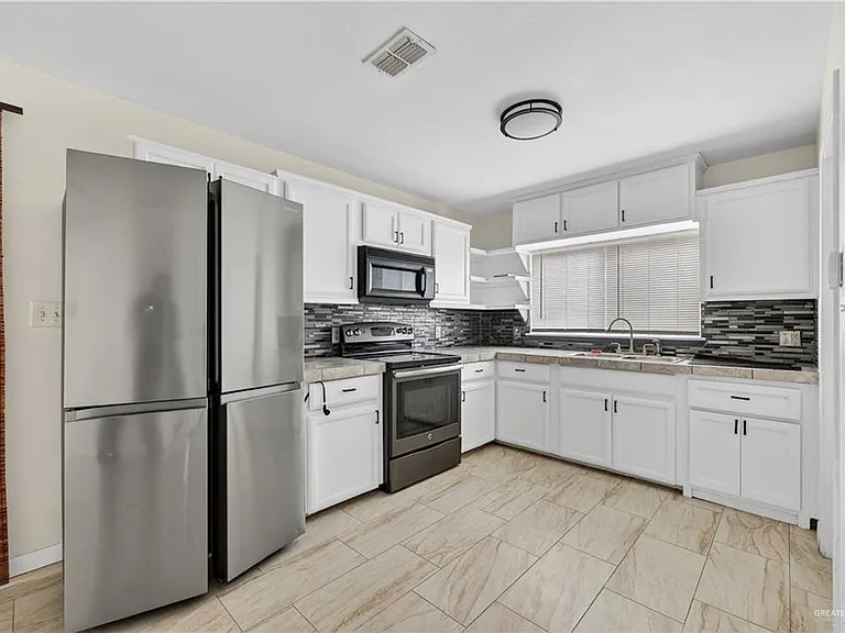 1729 W Jefferson St — Photo 5