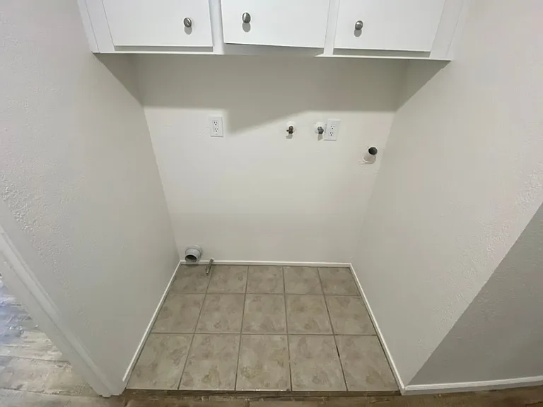 2212 Pine St — Photo 8