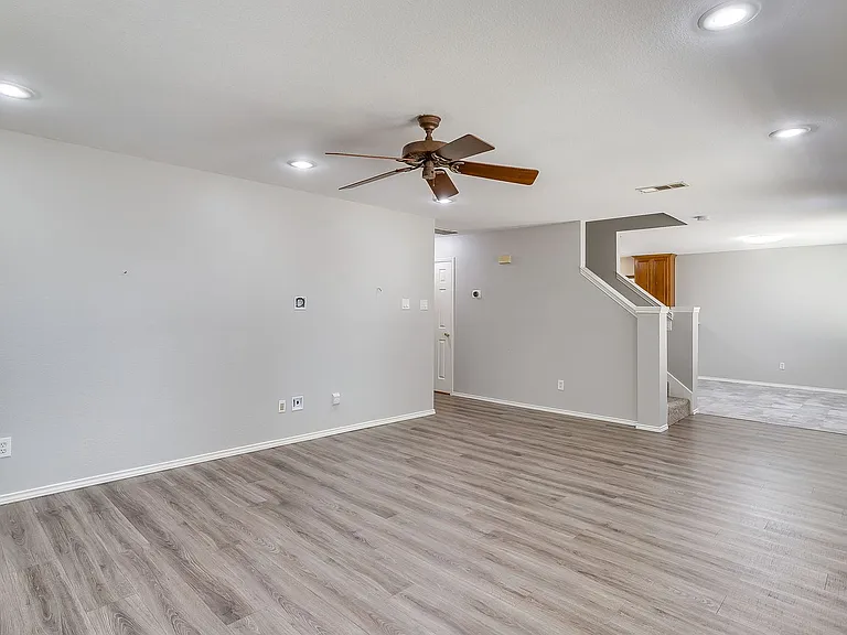2875 Grandview Dr — Photo 7