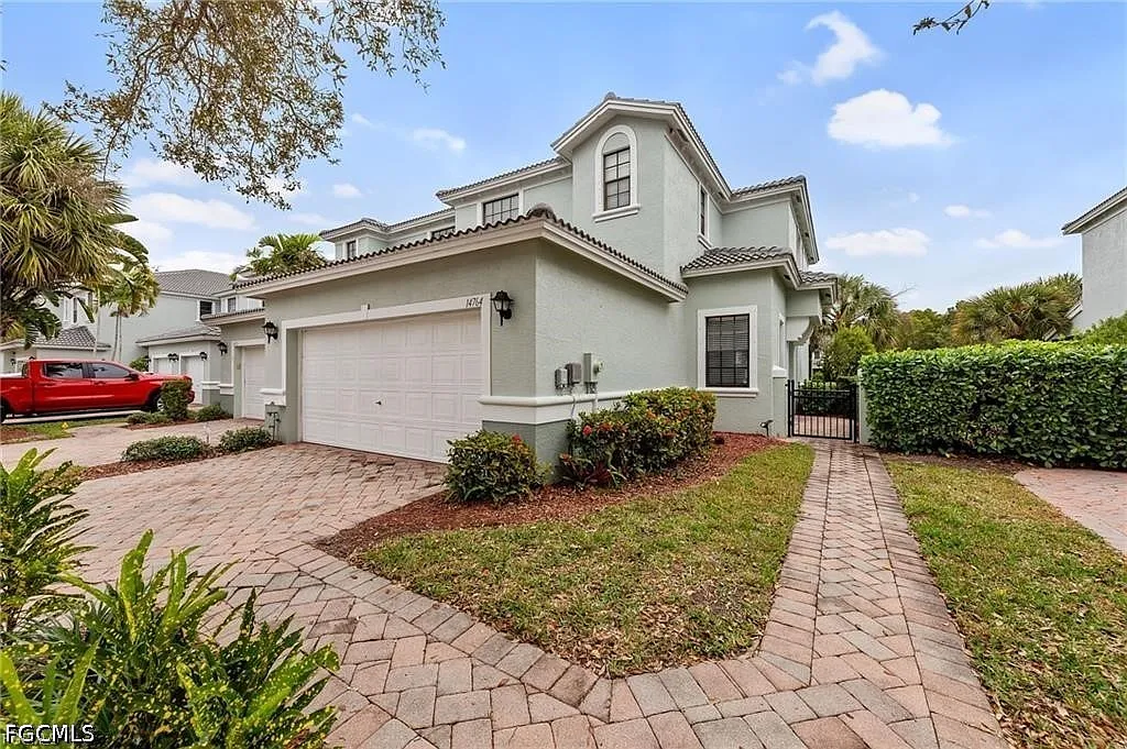 3 bed, 3.0 bath, 2151 sqft, $3,000 — Photo 2