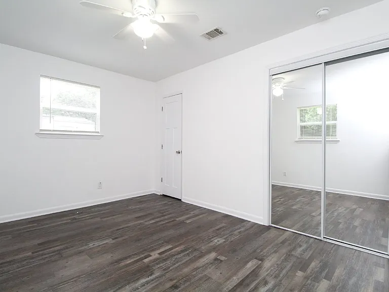 150 E Ensley St — Photo 15
