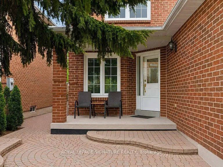 101 Pentland Cres — Photo 4