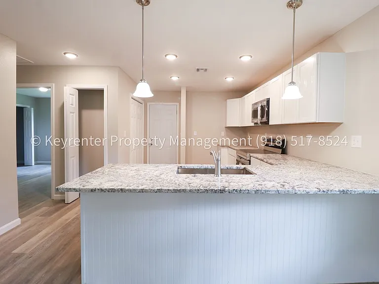43 S Toledo Ave — Photo 19