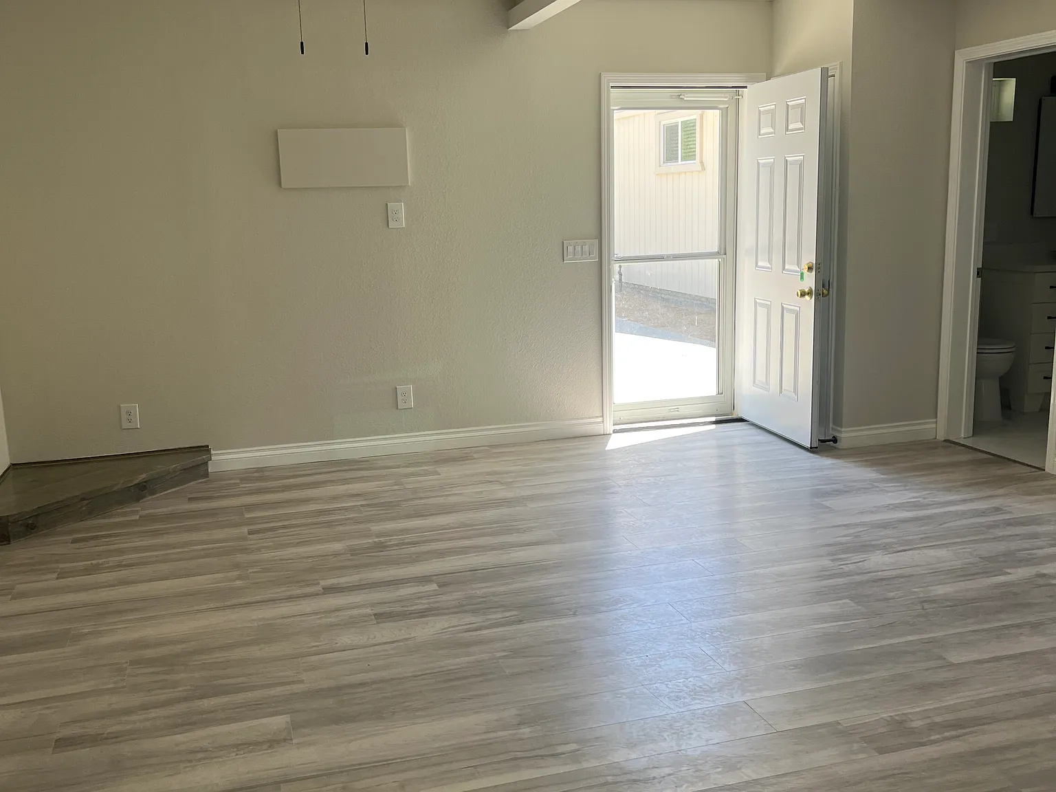 2 bed, 800 sqft, $2,400 — Photo 3