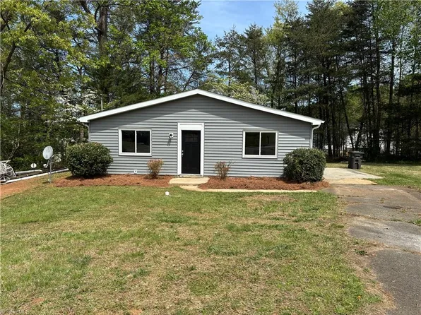 1041 Duchess Ct, Winston Salem, NC 27107
