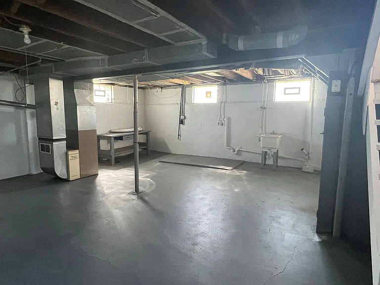 625 Churchill Rd — Photo 17