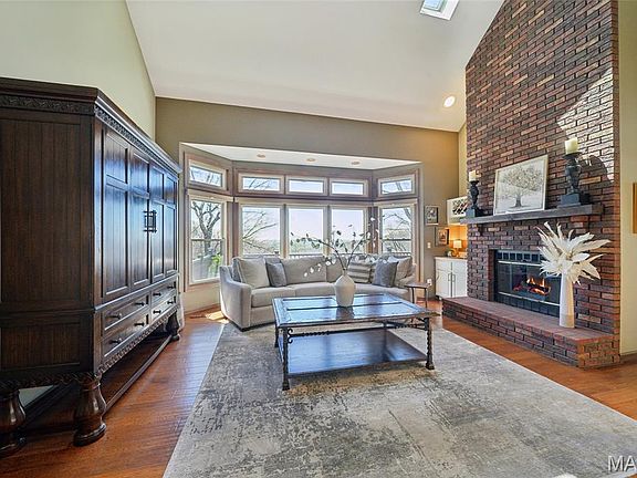 5th image of 1553 Ridge Rd