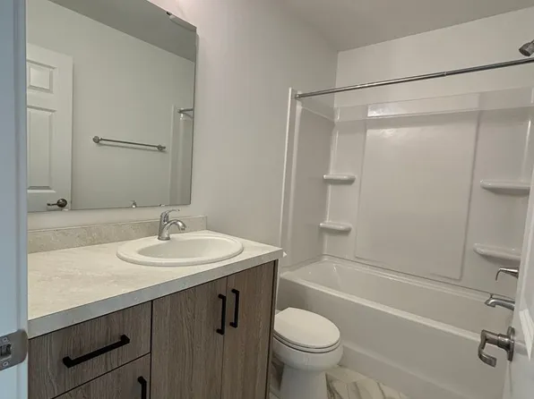 7325 30th St S, Fargo, ND 58104