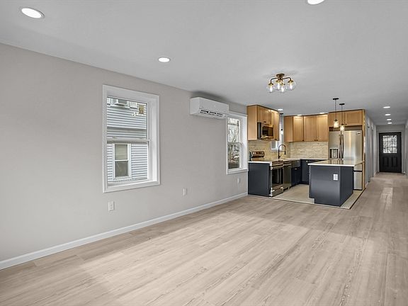 4th image of 53 Comstock Ave