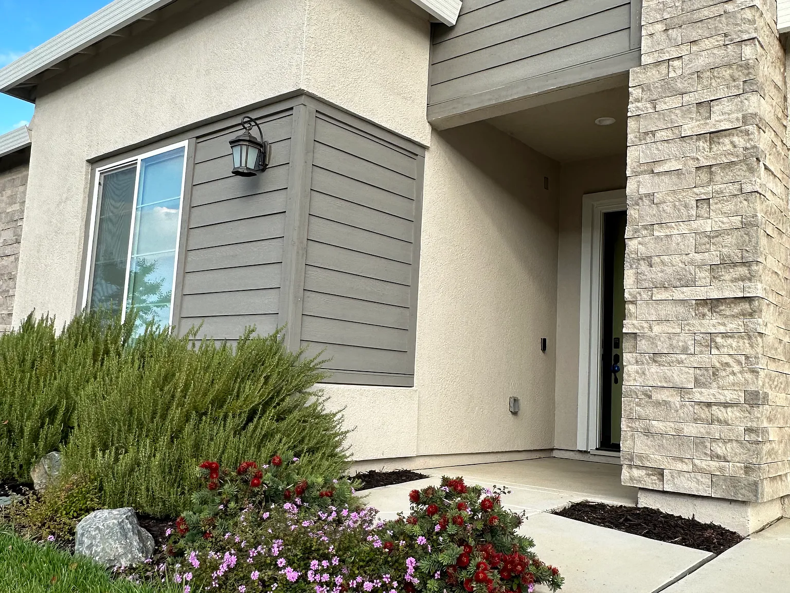 4 bed, 2662 sqft, $3,700 — Photo 3