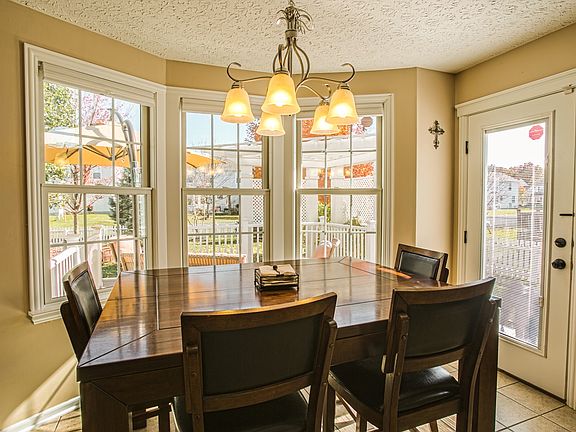 4th image of 4416 Greensbury Dr