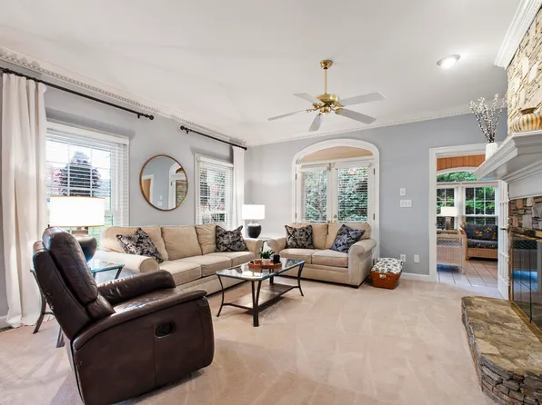 1220 Enchanted Oaks Dr, Raleigh, NC 27606