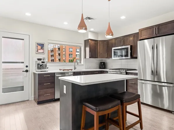 104 Liverpool St Unit 104, Boston, MA 02128