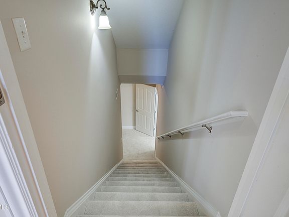53rd image of 405 Heather View Dr