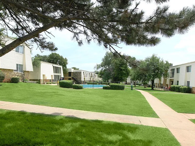 Woodside Village Apartments — Photo 7