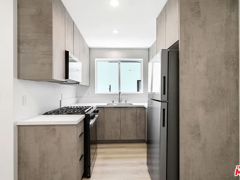 333 6th Ave #A — Photo 3