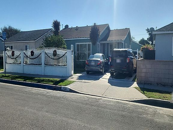 2nd image of 926 W 130th St