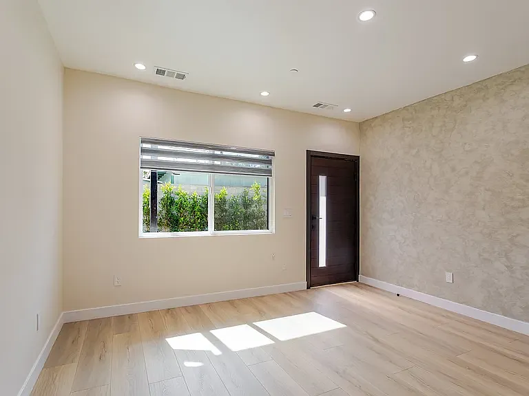 2 bed, 810 sqft, $3,450 — Photo 2